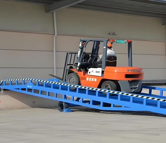 察隅移动式卸货平台（叉车用）